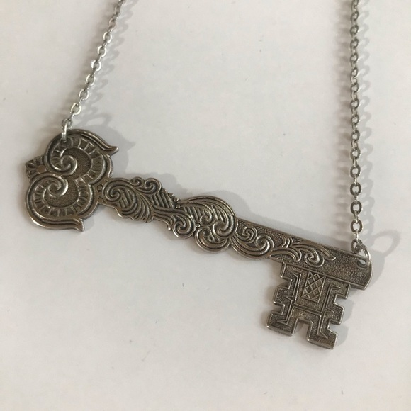 Beautifully Detailed Silver Skeleton Key Necklace - Picture 2 of 5